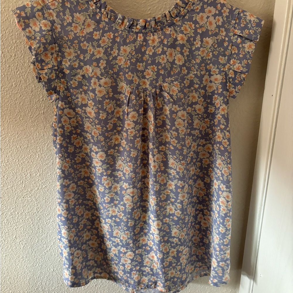 Short sleeve Light blue floral Monteau top - size L, but fits more like a medium